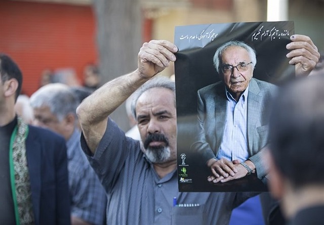 یزد فردا : محمد حسین تقوایی زحمتکش -گزارش تصویری : تشییع پیکر دکتر جلال مجیبیان پزشک شهیر یزدی (1)