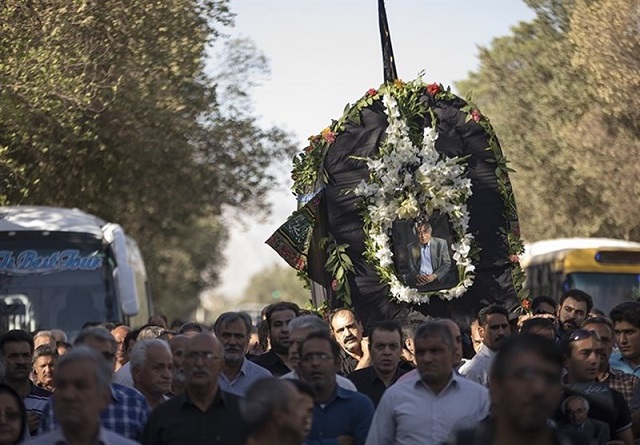 یزد فردا : محمد حسین تقوایی زحمتکش -گزارش تصویری : تشییع پیکر دکتر جلال مجیبیان پزشک شهیر یزدی (1)