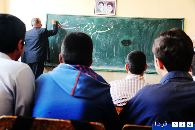 گزارش تصویری تجلیل فرماندار تفت از معلمین و دست اندکاران عرصه آموزش و پرورش تفت