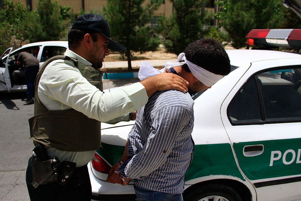 مزاحم مامور نما در یزد به دنبال شکایت های مردمی شناسایی و دستگیر شد