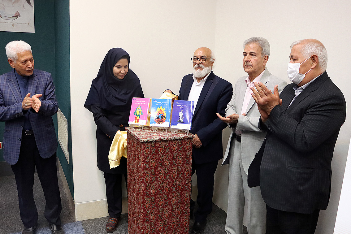 «عاشقانه‌های شاهنامه» در کتابخانه مرکزی یزد رونمایی شد