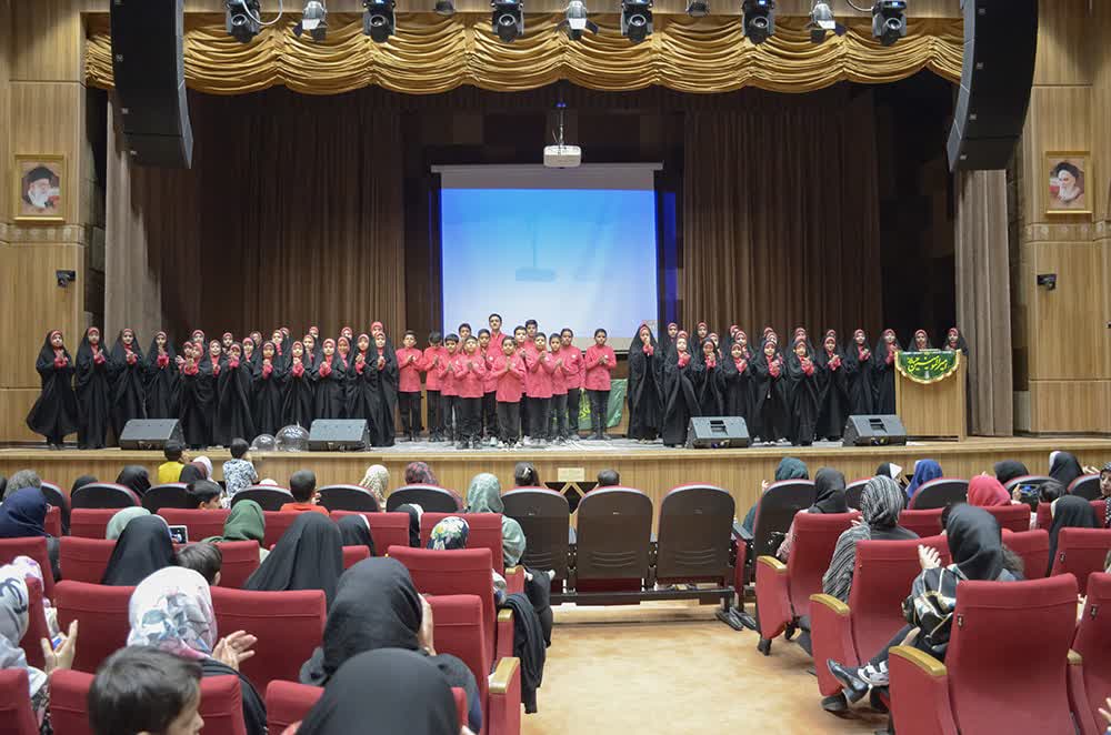 برگزاری جشن بزرگ مادر فرزندی حنای شادی بر دستانِ بیعت در یزد