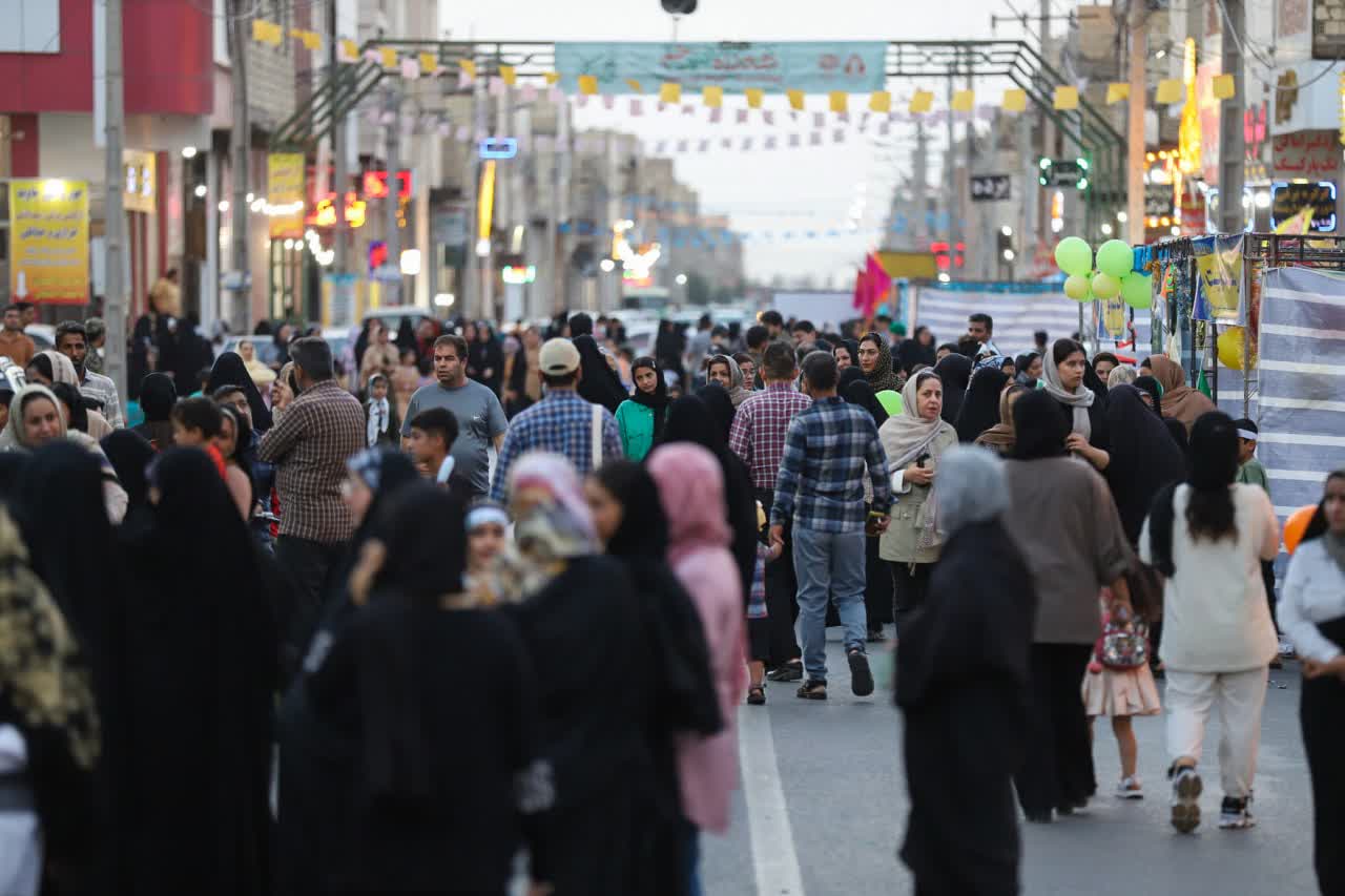 شادراه غدیر خم؛ خیابان اسکان غرق در نور و شادی