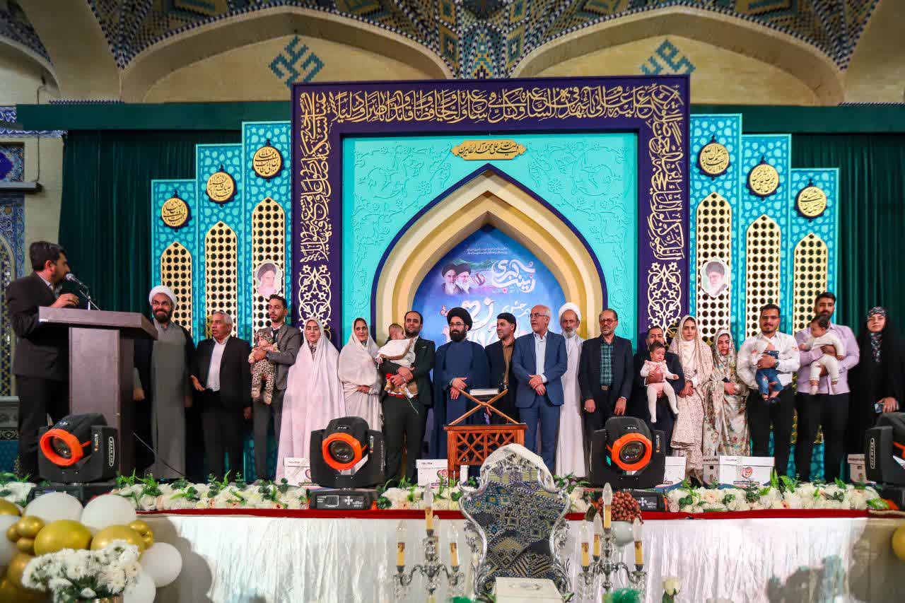 پیوند ۳۰۰ زوج دانشجو در آغوش بارگاه امامزاده سید جعفر محمد (ع) یزد پیوند ۳۰۰ زوج دانشجو در آغوش بارگاه امامزاده سید جعفر محمد (ع) یزد