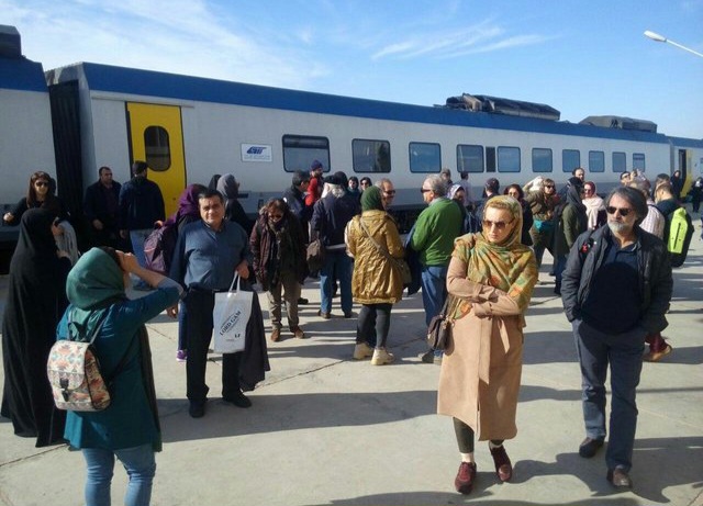 دومین قطار گردشگری مثلث طلایی به یزد وارد شد دومین قطار گردشگری مثلث طلایی به یزد وارد شد