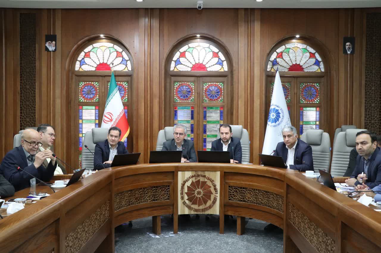 حمایت از تولید و صادرات اولویت استان است/ تسهیل تأمین ارز صنایع یزد در شرایط جنگی