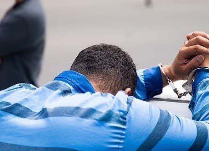 سارقان داخل خودرو در یزد دستگیر شدند سارقان داخل خودرو در یزد دستگیر شدند