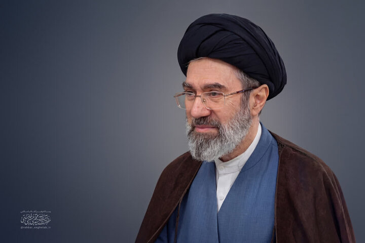 دیدار و گفتگوی رئیس‌جمهور با رهبر معظم انقلاب درباره مسائل اقتصادی و نظامی کشور
