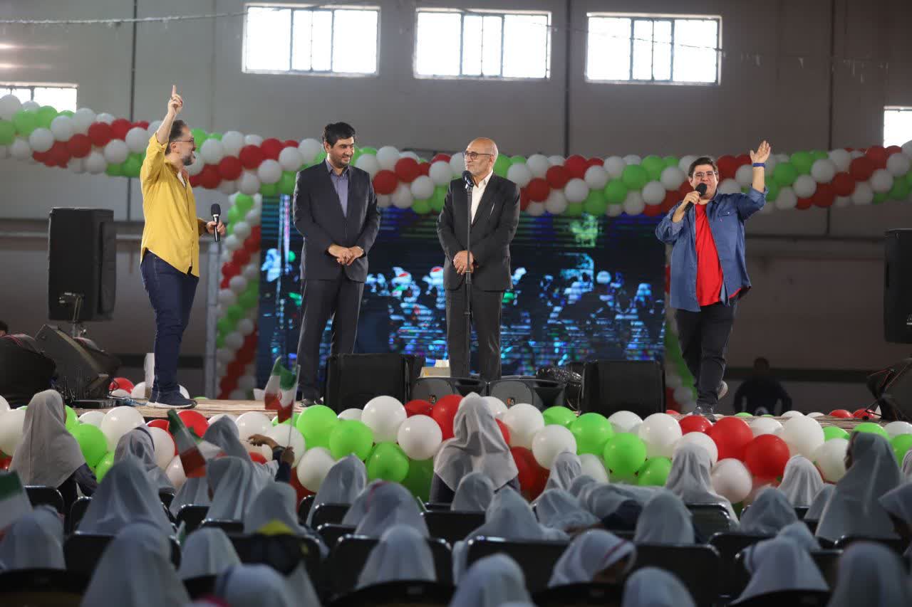 برگزاری ویژه برنامه جشن ماه مهر با حضور هنرمندان شبکه پویا در یزد