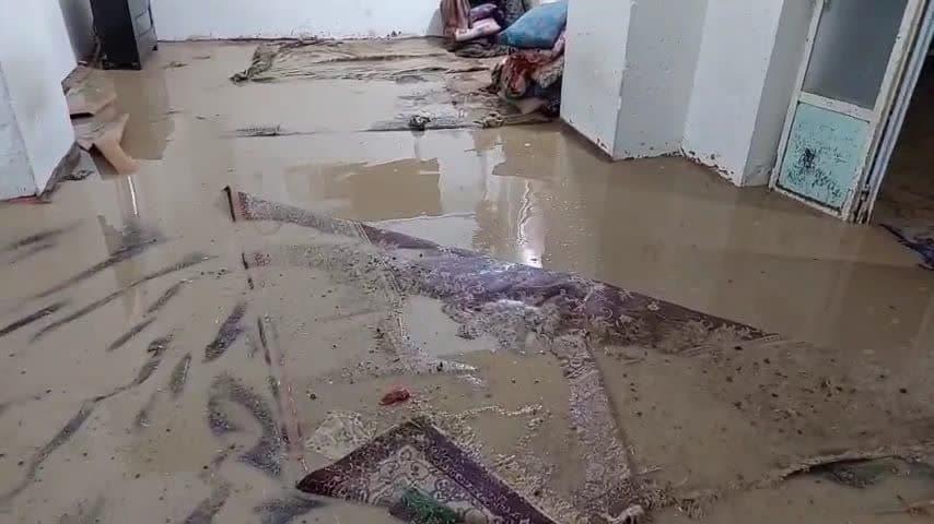 سیلاب وارد یک باب منزل مسکونی در مروست شد