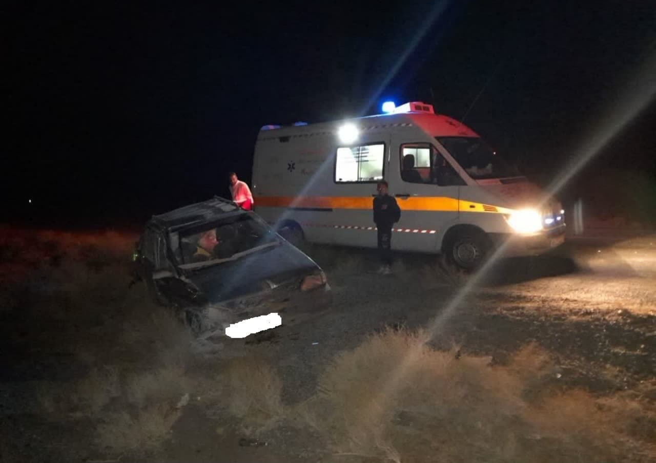 واژگونی خودرو سواری در محور مروست - مهریز