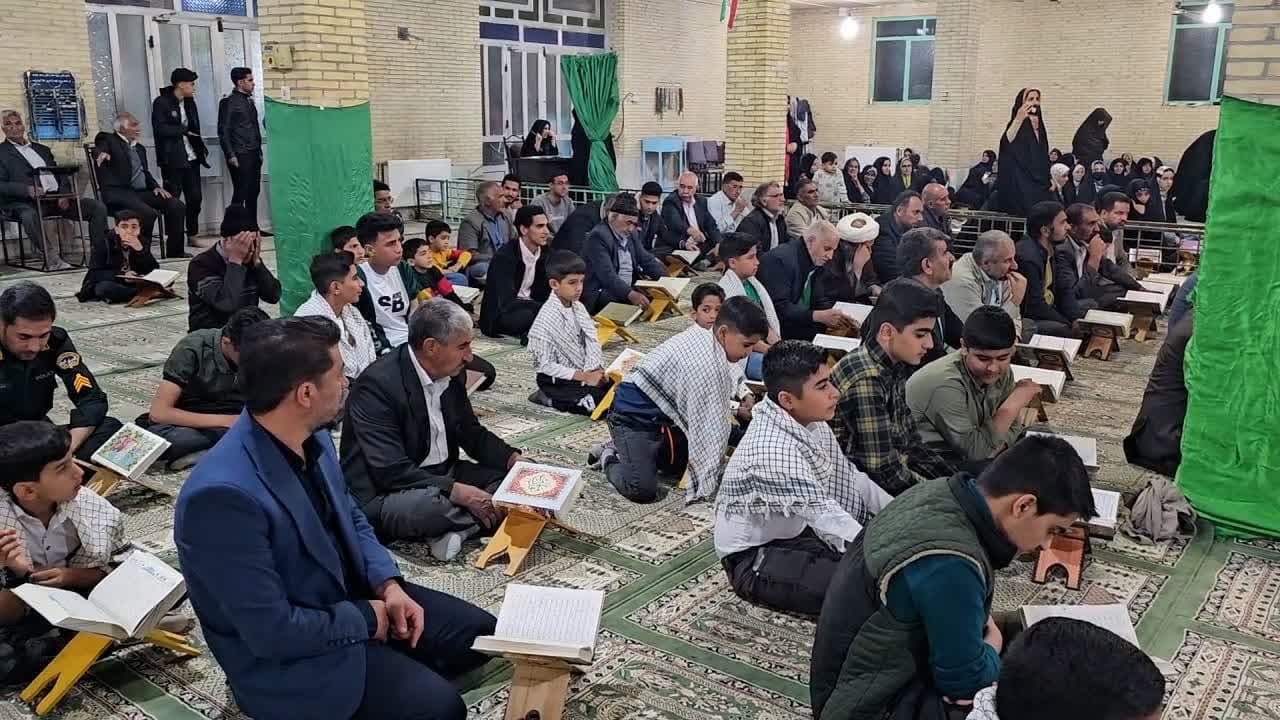 برگزاری شبی با قرآن در دولت آباد بافق