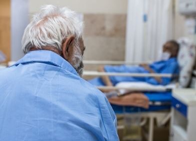 خدمات بستری رایگان افراد بالای ۶۵ سال