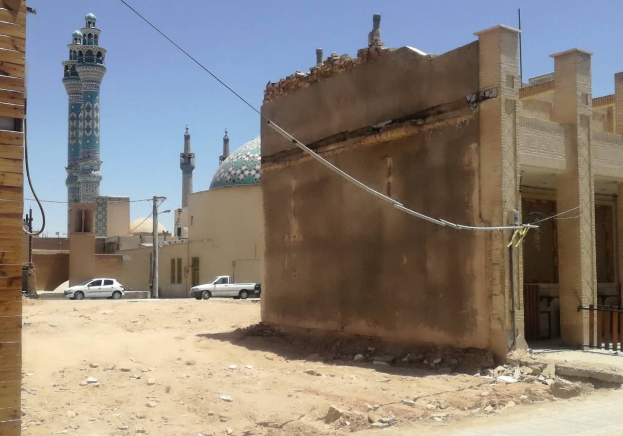 پلاک تخریبشده در نزدیکی امامزاده جعفر یزد، بنای تاریخی نبوده است