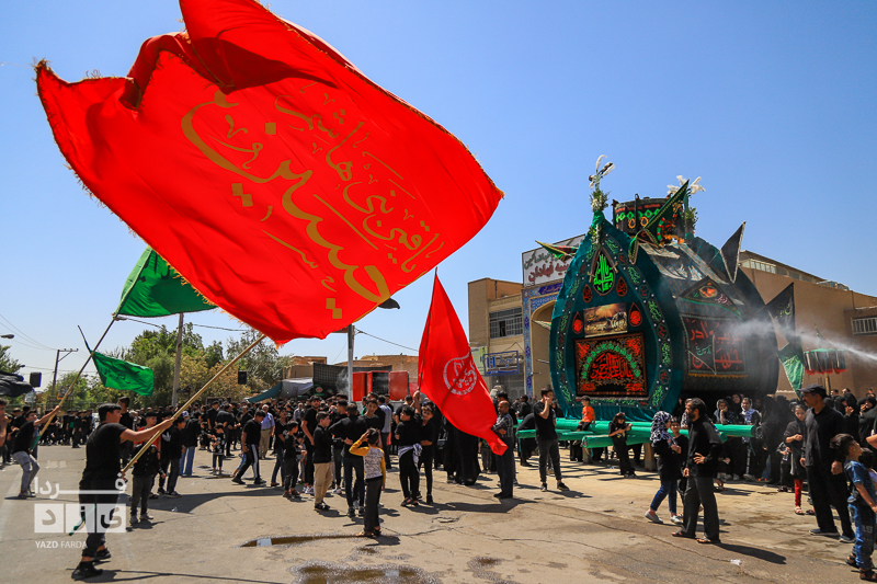 آیین نخل برداری دهه دوم محرم در حسینیه بزرگ فهادان