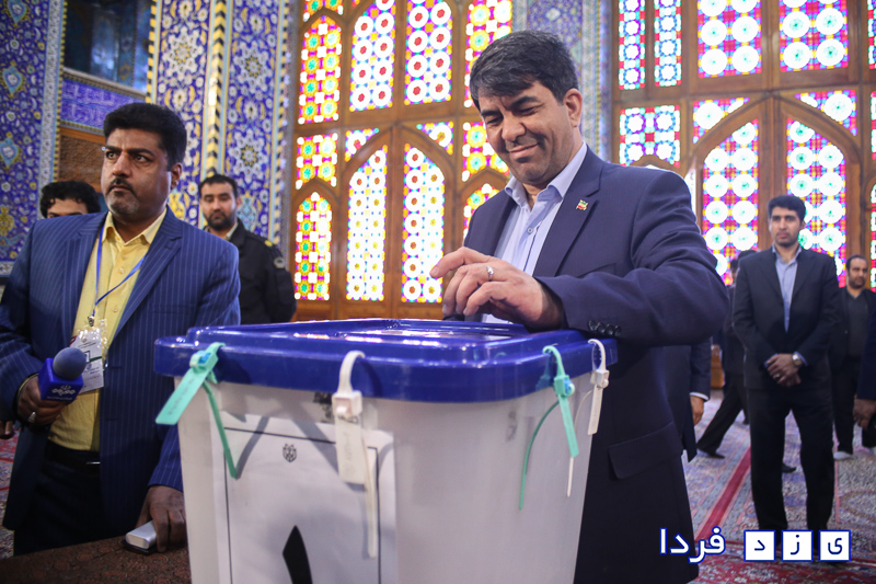 بازدید استاندار یزد از شعبه اخذ رای مسجد حظیره یزد