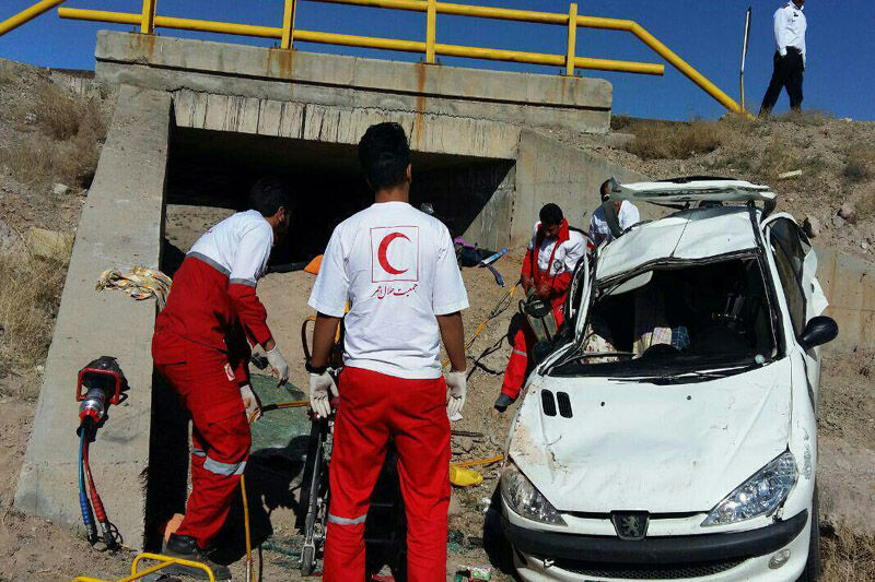 واژگونی سه خودرو در مهریز ۲ کشته و ۶ زخمی بر جا گذاشت