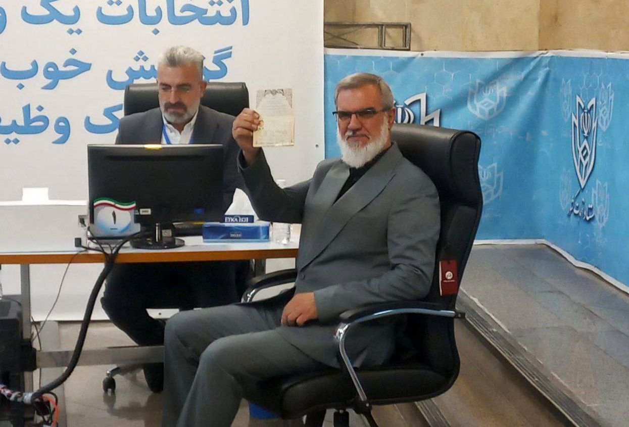 رویانیان از کاندیداتوری انصراف داد