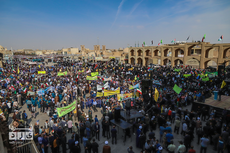 حضور حماسی مردم یزد در راهپیمایی ۱۳ آبان