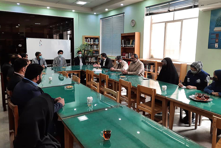 یک میلیارد و 700 میلیون ریال کتاب به کتابخانه‌های عمومی اردکان اهدا شد