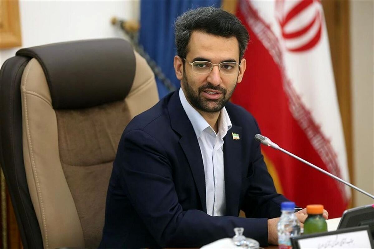 آذری جهرمی: سکوت جناب آقای میرسلیم جالب است!