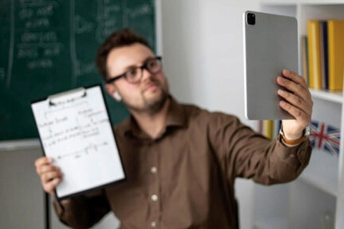 برخورد قانونی با معلم بلاگر‌ها در مدارس