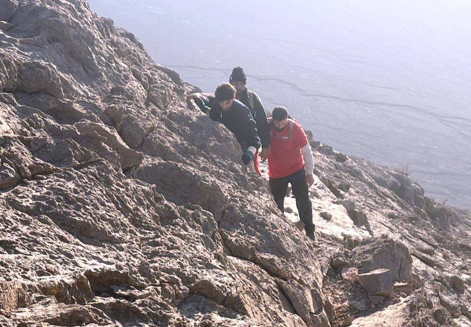 نجات دو کوهنورد در ارتفاعات پیر نارکی مهریز پس از ۲۶ ساعت عملیات امدادی نجات دو کوهنورد در ارتفاعات پیر نارکی مهریز پس از ۲۶ ساعت عملیات امدادی