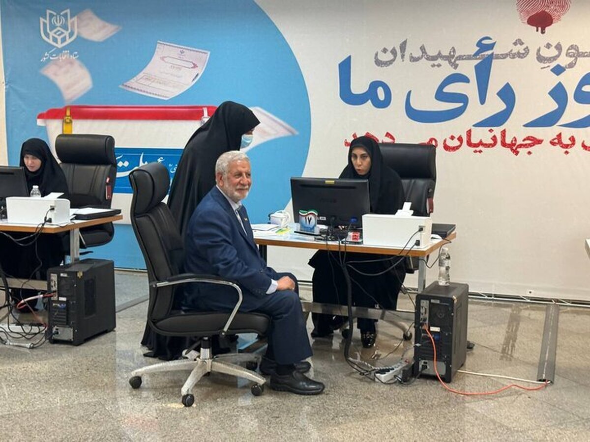 روز شلوغ ثبت نام‌ها؛ حبیب الله دهمرده هم آمد