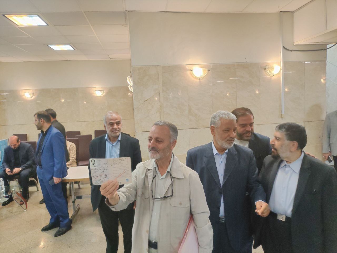 فیلم| زریبافان در انتخابات ریاست جمهوری ثبت نام کرد