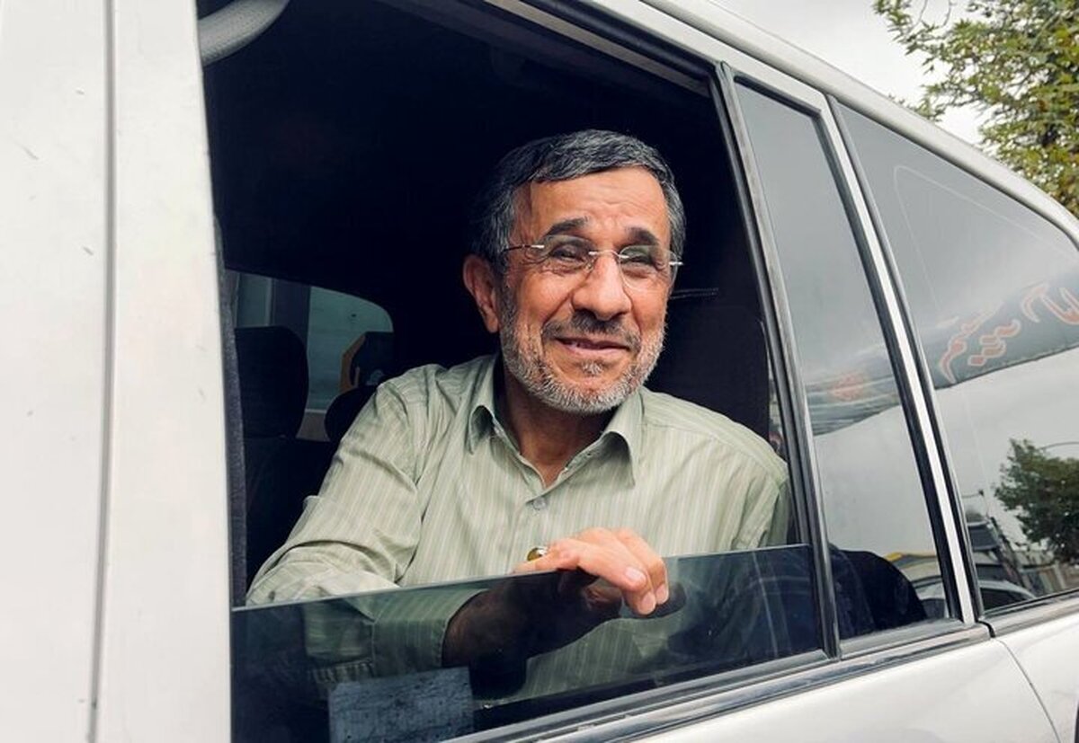 فیلم| حضور تعدادی از طرفداران احمدی‌نژاد مقابل وزارت کشور