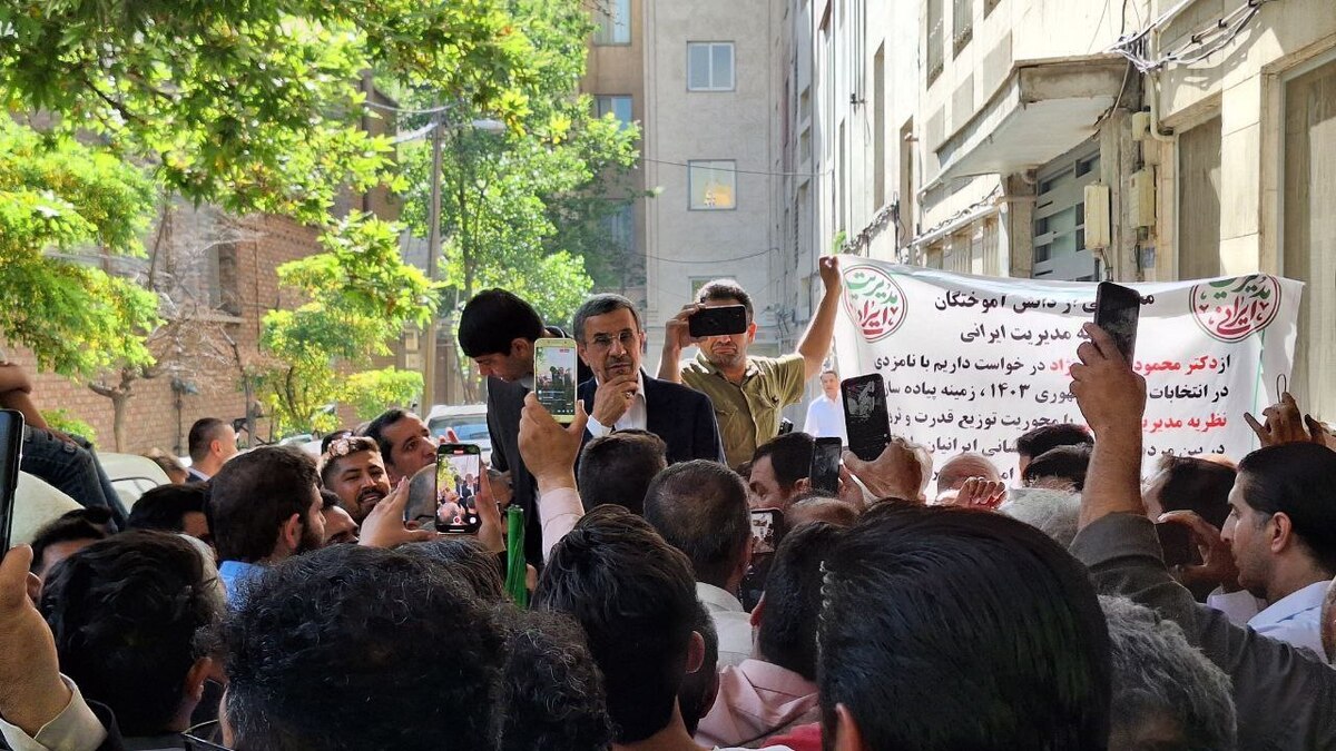 فیلم| شوخی احمدی نژاد با خبرنگاران