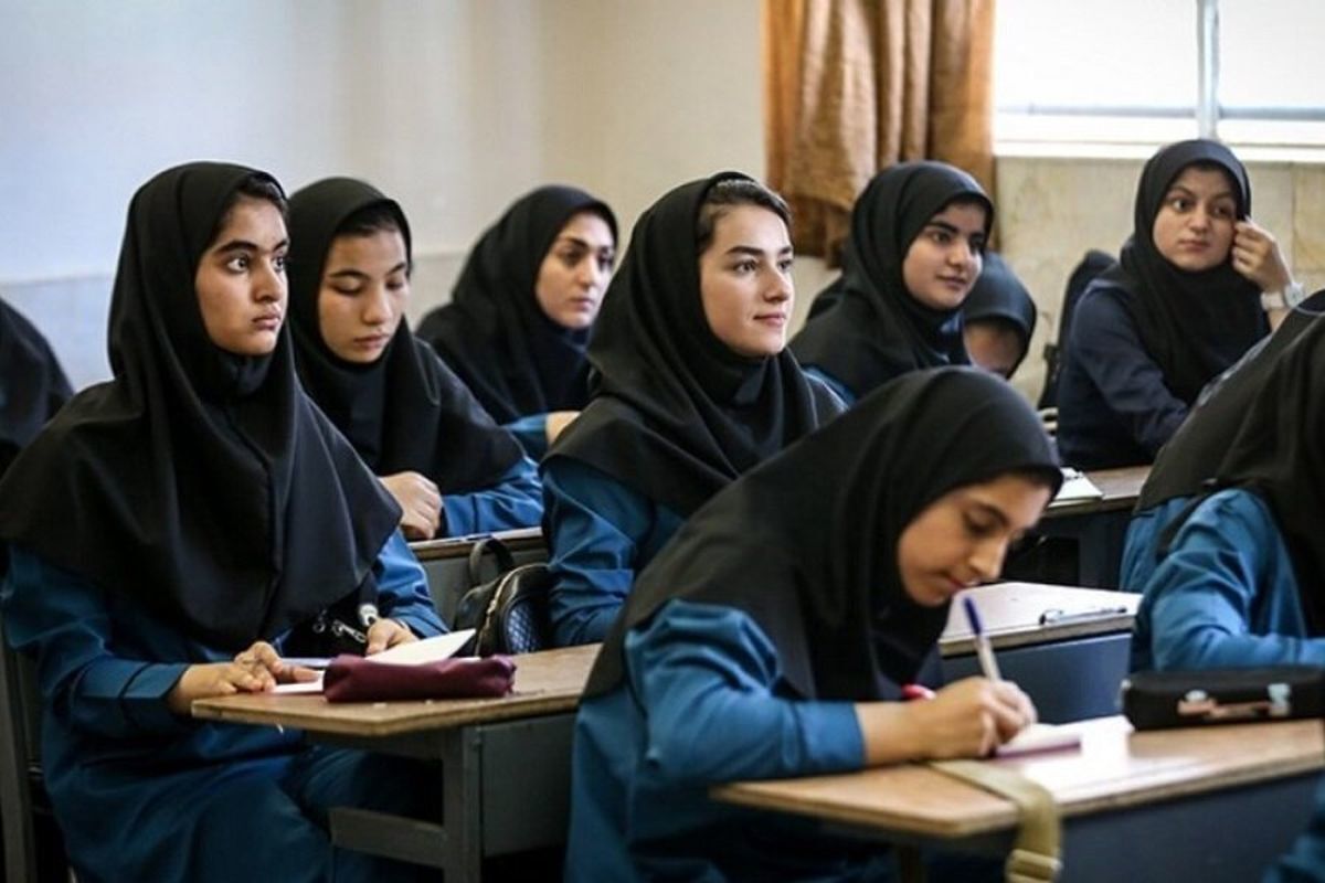 فیلم| ثبت‌نام دبیرستانی‌ها آغاز شد