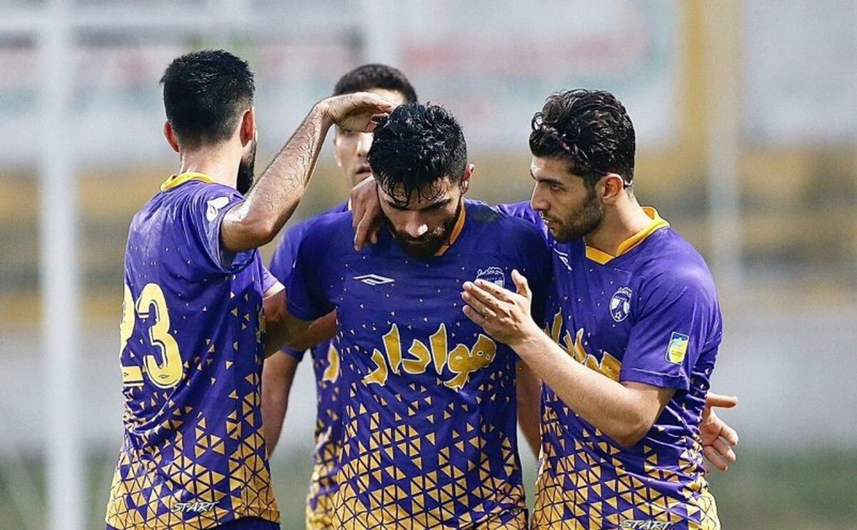 واکنش کنایهآمیز هواداران پرسپولیس در فولاد آرهنا