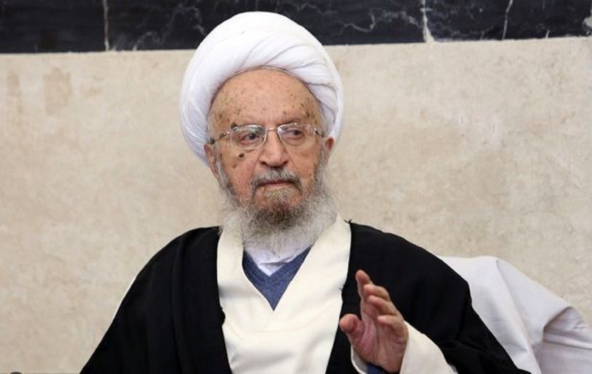 مکارم شیرازی: برخی محتواهای شبکه نمایش خانگی باعث انحراف جوانان میشود