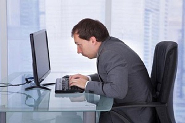 دائما نشستن در محل کار موجب کاهش طول عمر می شود