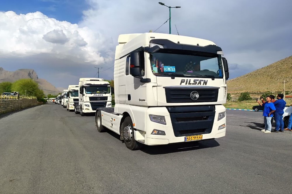 فیلم| همدردی کامیون داران یزدی با مردم بندرعباس