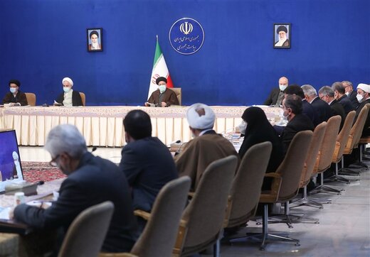 ابلاغیه اخیر رئیسی خلاف قانون اساسی است؟/ انتظار از سران قوا پاسداری از قانون اساسی است