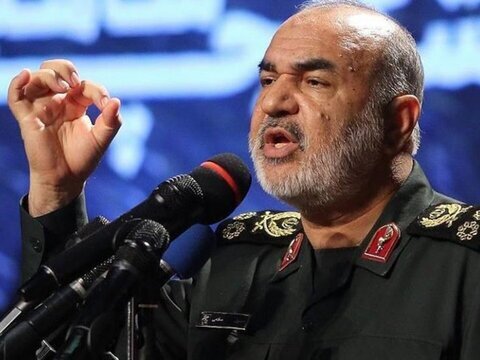سرلشکر سلامی: مهاجرت انبوه پرستاران و پزشکان جنگ روانی و تبلیغات منفی و دروغ است/ درمان شدن در ایران یک مطلوبیت است