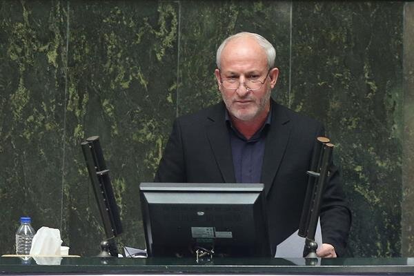 بسطامی: قانون مربوط به پرداخت حق بازنشستگان از مناطق جنگی اجرا شود