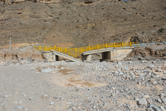 تخریب یک پل و ۳ کیلومتر از جاده‌های یزد در سیل اخیر