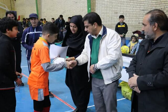 از اهدای ۲۷ هزار سیسی خون در زرند تا تجلیل از برندگان مسابقات دانشآموزی