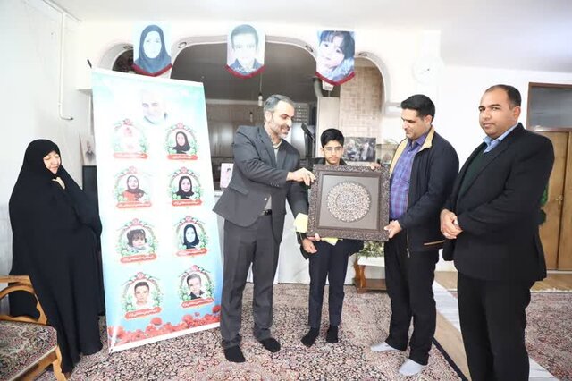 دیدار معاون جهاد دانشگاهی کشور با خانواده شهیدان سلطانینژاد در کرمان