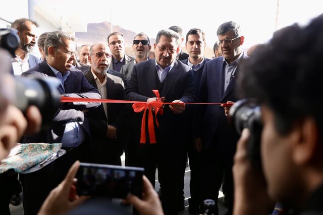 بهره‌برداری از یک واحد تولید گرانول‌های پلیمری در تفت با حضور وزیر صمت