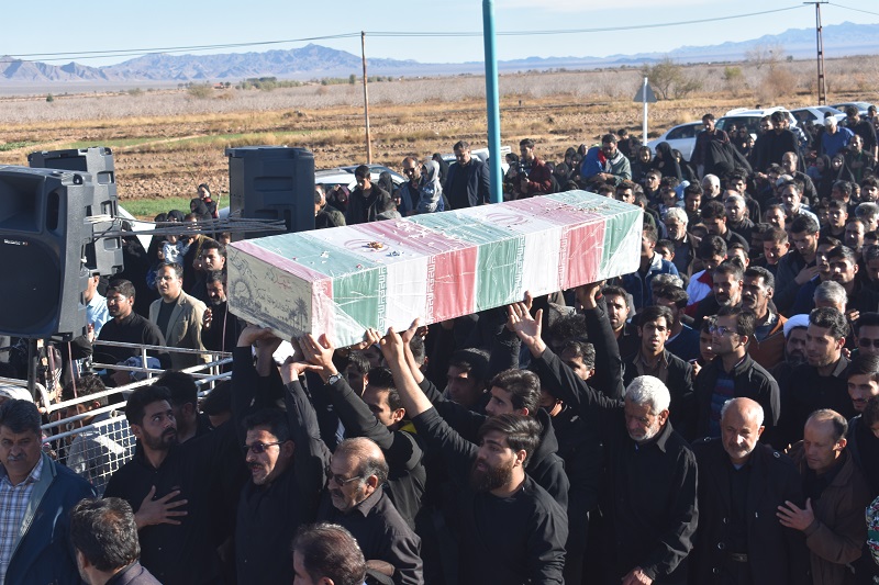 پیکر شهید گمنام در روستای احمد آباد بهاباد تشییع  وخاکسپاری شد