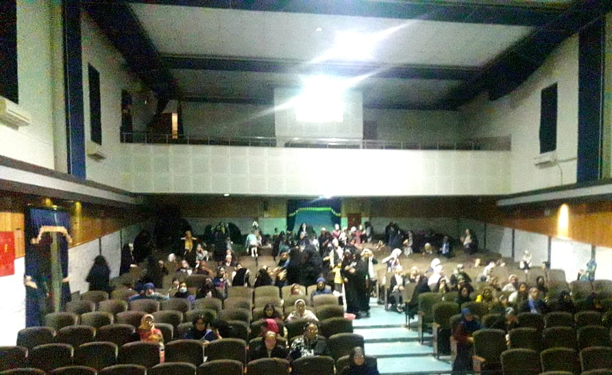 استقبال بانوان یزدی از فیلم های «بدون قرار قبلی» و «هناس» در یزد