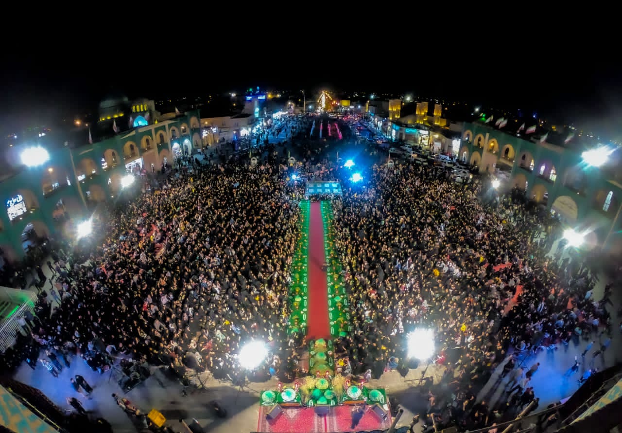 بزرگترین سفره جهانی حضرت رقیه (س) در یزد گسترده شد + تصاویر