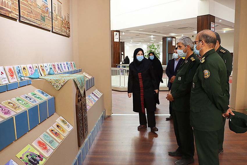 کتاب‌های کنگره بزرگداشت چهارهزار شهید یزد به کتابخانه‌های عمومی استان اهدا شد