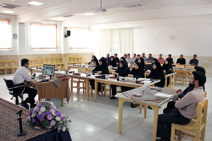 کتابداران یزدی با روش‌های حفظ اسناد و نسخ خطی آشنا شدند