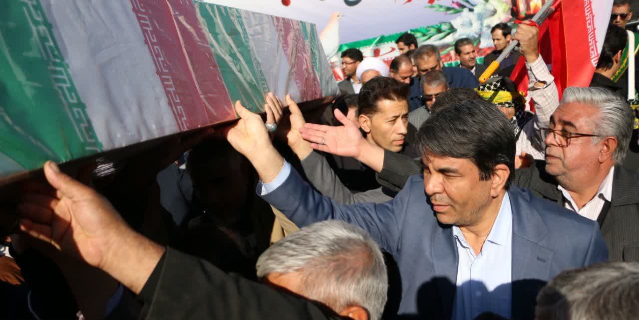 تشییع و تدفین پیکر مطهر شهید گمنام در سازمان بازرسی کرمان تشییع و تدفین پیکر مطهر شهید گمنام در سازمان بازرسی کرمان