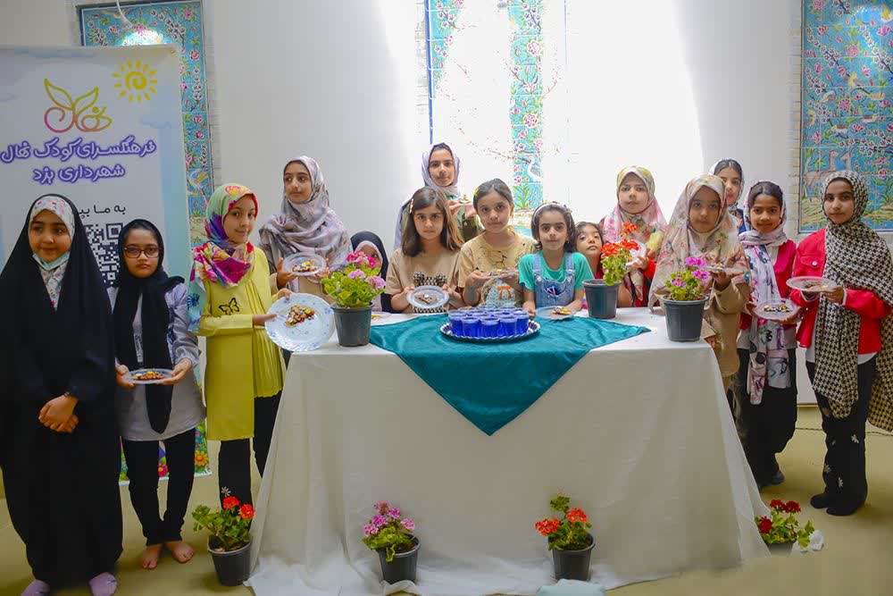 برگزاری کارگاه کیک‌پزی ویژه دختران در یزد به مناسبت دهه کرامت